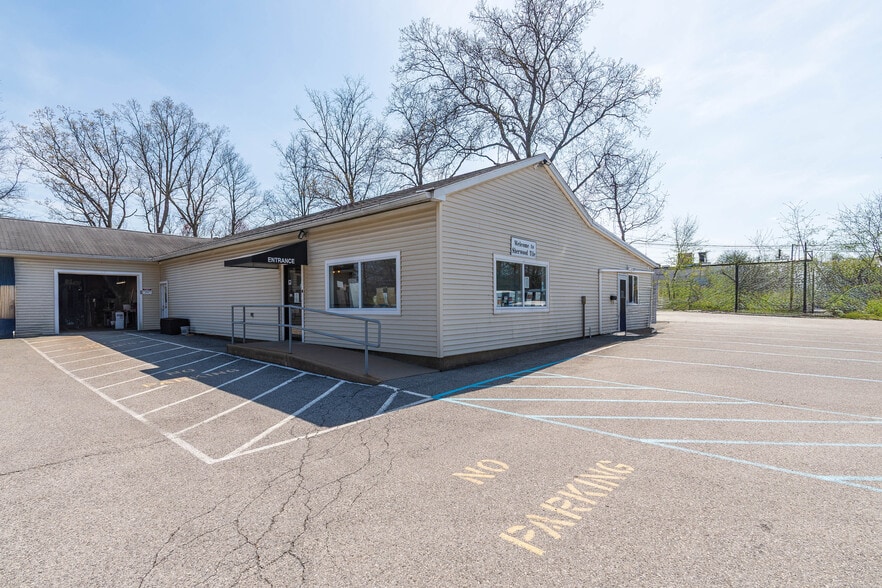 More Photos Of 1402 Route 300, Newburgh Showroom For Sale