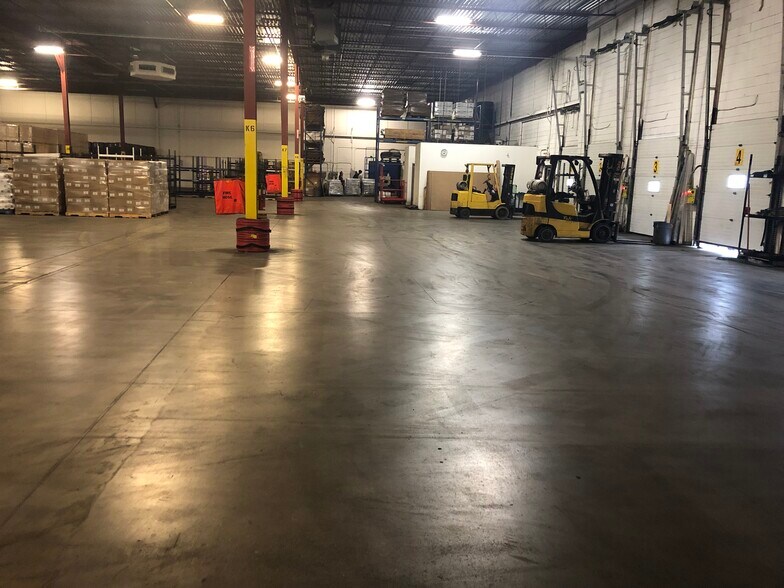 More Photos Of 7 Rimini Mews, Mississauga Warehouse For Lease