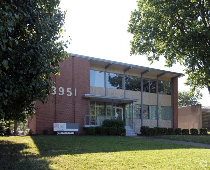 More Photos Of 3951 N Meridian St, Indianapolis Office For Lease