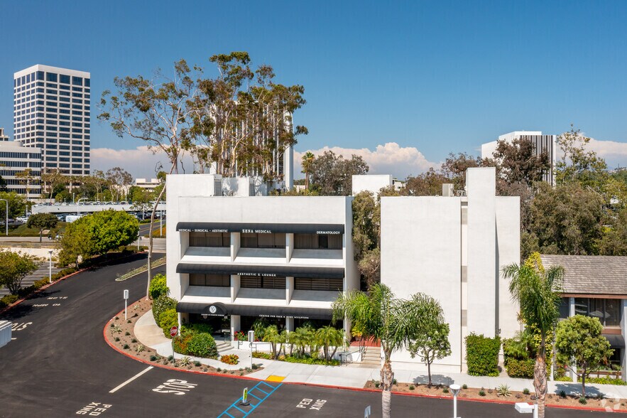 More Photos Of 359 San Miguel Dr, Newport Beach Office For Lease