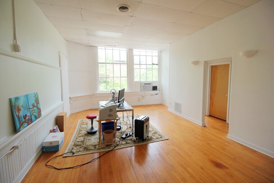 More Photos Of 217-219 W Beverly St, Staunton Storefront Retail Office For Sale