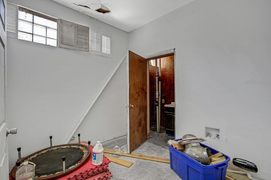More Photos Of 8801-8805 S Stony Island Ave, Chicago Storefront For Sale
