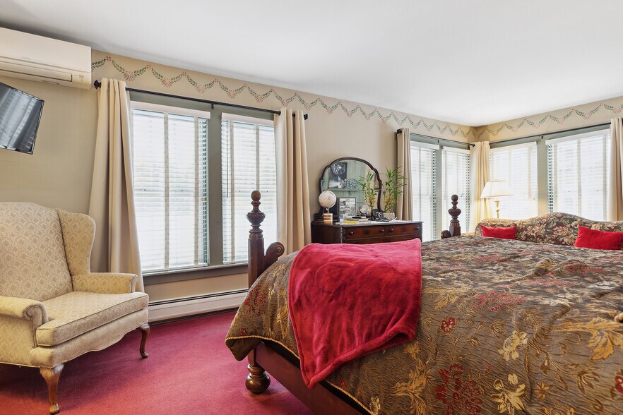 More Photos Of 67 Pleasant View Rd, Bradford Hotel For Sale