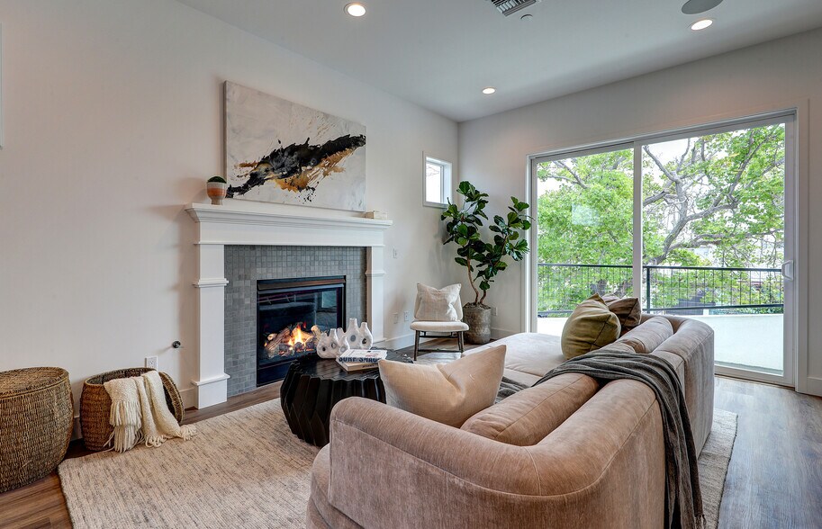 More Photos Of 1445-1447 S Redondo Blvd, Los Angeles Apartments For Sale