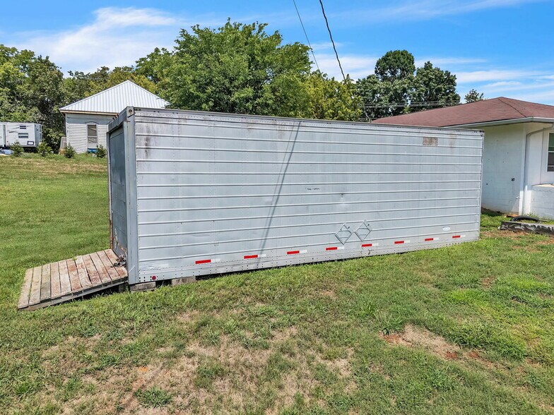 More Photos Of 1701 Dumplin Loop Rd, New Market Freestanding For Sale