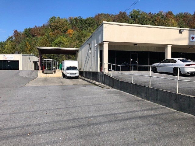 More Photos Of 1225 Coronet Dr, Dalton Office For Lease