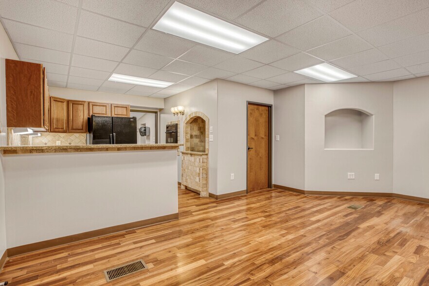 More Photos Of 5238 Evers Rd, San Antonio Warehouse For Sale