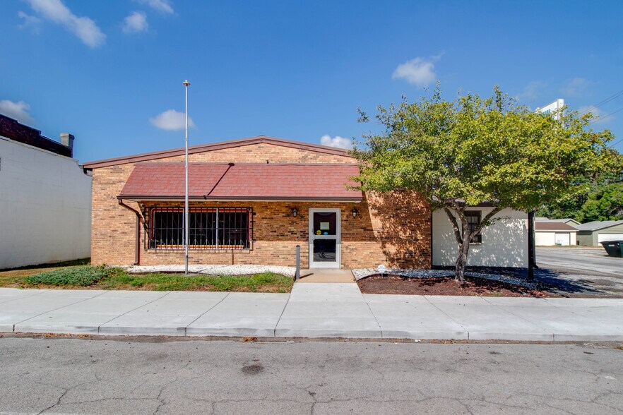 More Photos Of 219 N Main St, Marissa Specialty For Sale