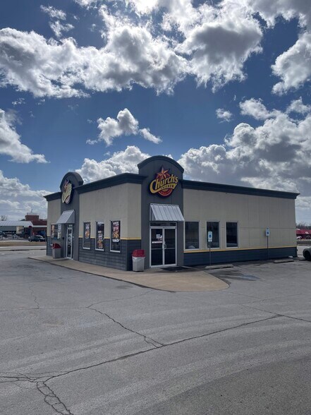 Primary Photo Of 2 N Mission St, Sapulpa Fast Food For Sale