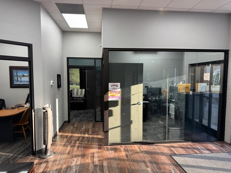 More Photos Of 1819 E Broadway Ave, Maryville Bank For Sale