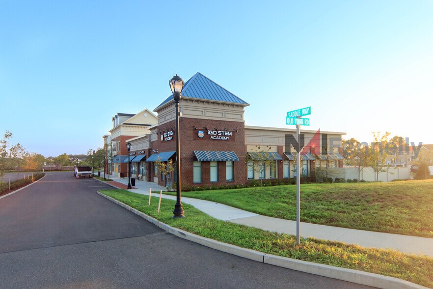 More Photos Of 90-105 Saddle Way, Chesterfield Apartments For Lease