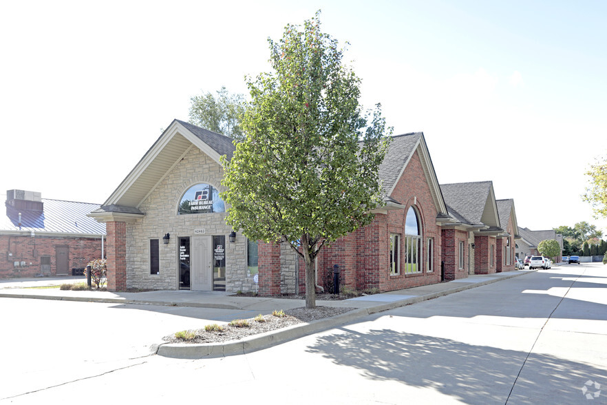 Primary Photo Of 42463-42469 Garfield Rd, Clinton Township Medical For Lease