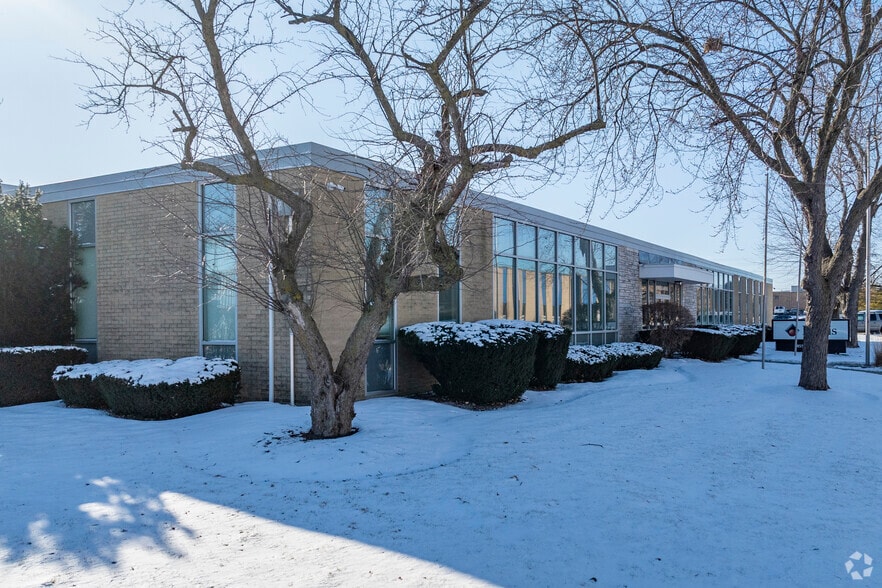 More Photos Of 855 Morse Ave, Elk Grove Village Warehouse For Lease