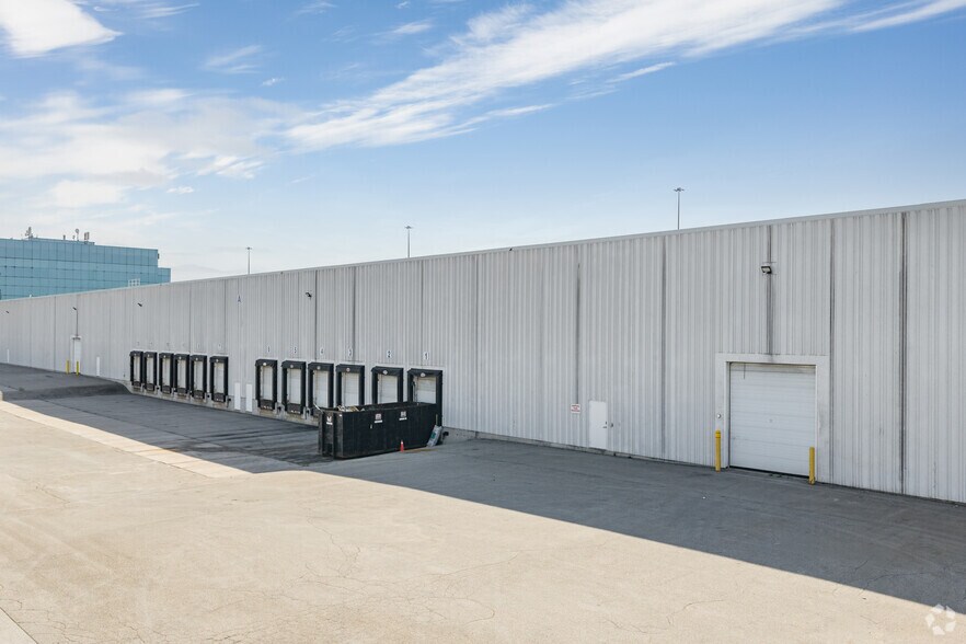 More Photos Of 2351 Upper Middle Rd E, Oakville Warehouse For Lease