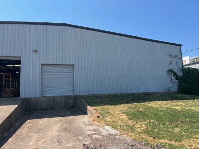 More Photos Of 10676 W Us-80, Forney Warehouse For Lease