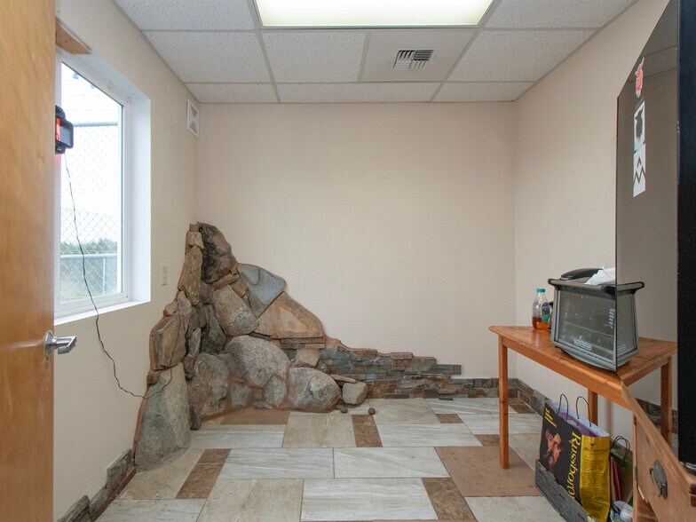More Photos Of 3368 E Hwy 101, Port Angeles Showroom For Sale