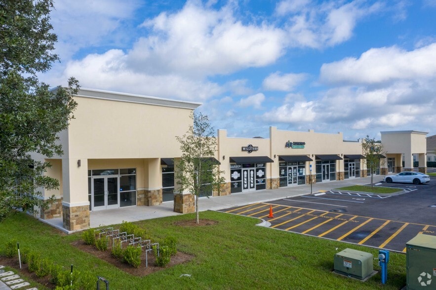 More Photos Of 518 Hollyberry Ln, Orange Park Storefront Retail Office For Lease