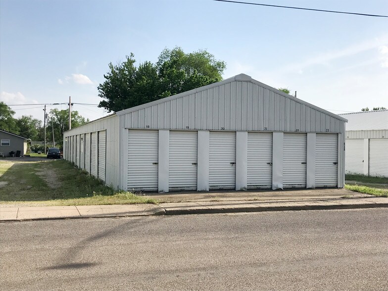More Photos Of 421 E Moneta Ave, Peoria Heights Self Storage For Sale
