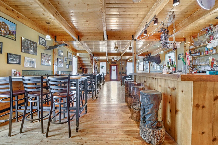 More Photos Of 418 W Spruce St, Mackay Hotel For Sale