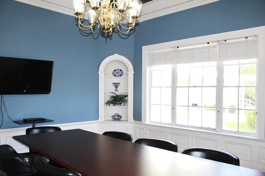 More Photos Of 2005 N Country Club Dr, Montgomery Schools For Sale