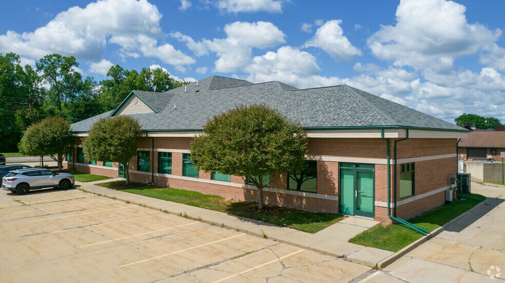 More Photos Of 1869 E Maple Rd, Troy Medical For Lease