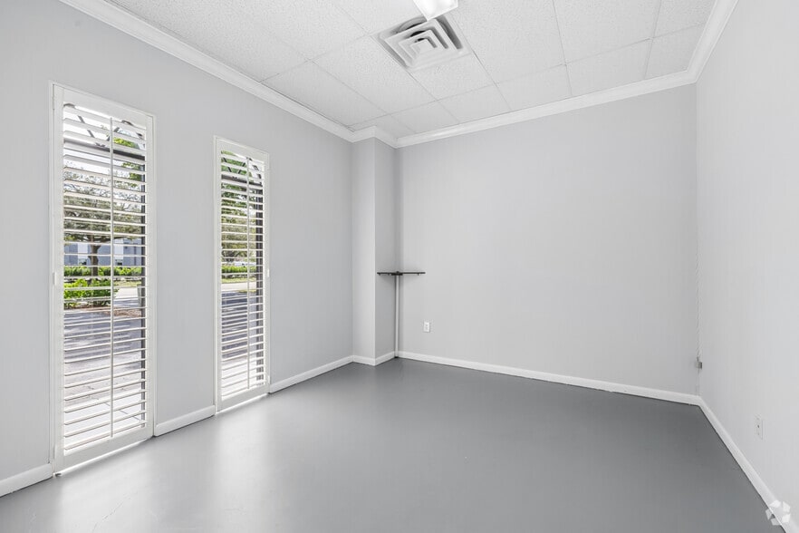 More Photos Of 4408 Corporate Sq, Naples Manufacturing For Sale