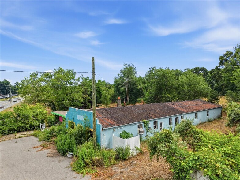 More Photos Of 16 Stonington Rd, Mystic Storefront For Sale