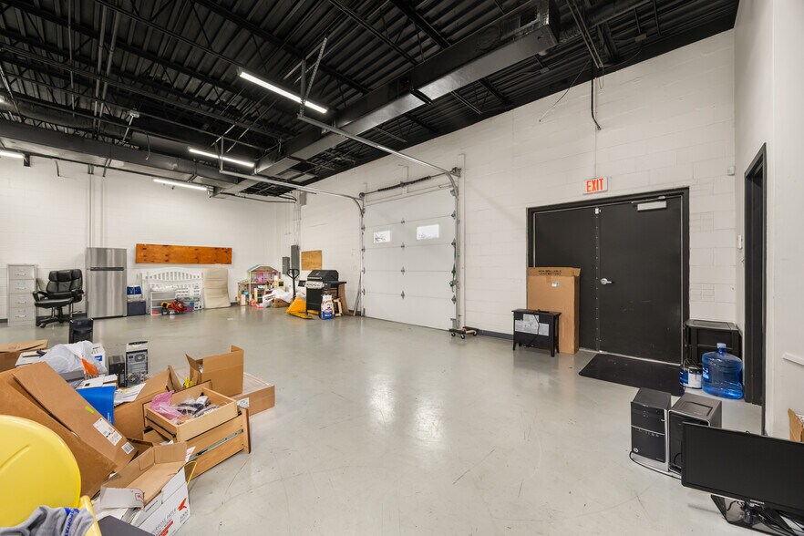 More Photos Of 304 Howard Ave, Des Plaines Light Distribution For Sale