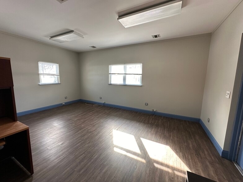 More Photos Of 81 W Hills Rd, Huntington Station Flex For Sale