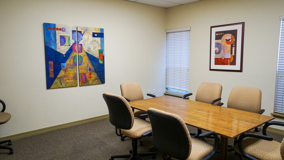 More Photos Of 309 W Main St, Round Rock Office For Lease