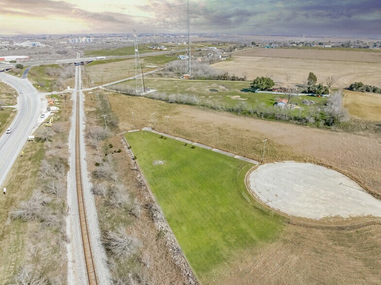 More Photos Of 1801 Industrial Dr, Taylor Land For Lease