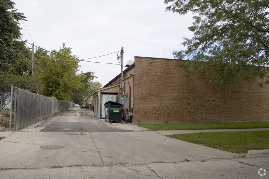 More Photos Of 600-658 N Addison Rd, Villa Park Freestanding For Lease