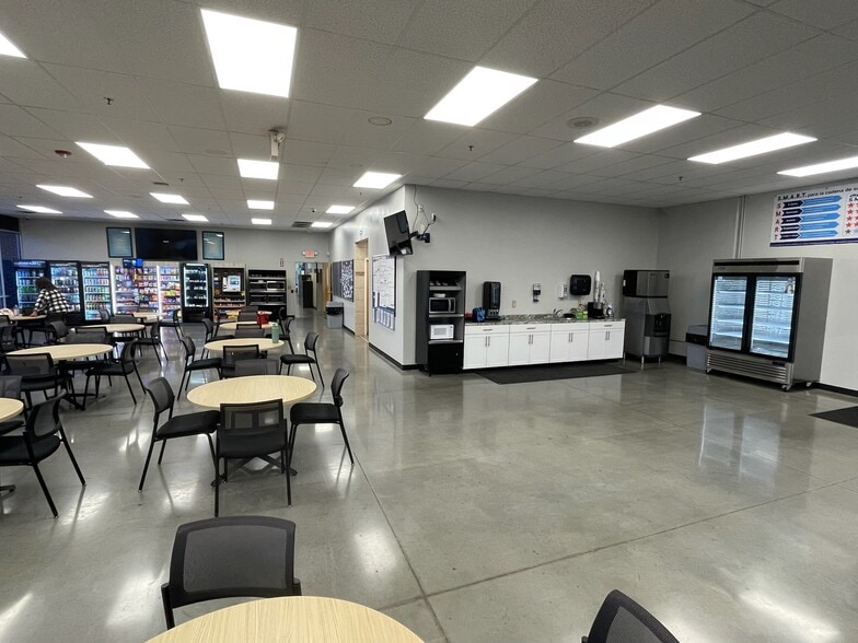 More Photos Of 50 Innovation Dr, Savannah Distribution For Lease