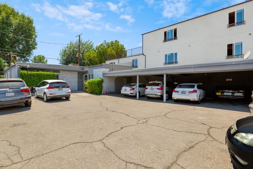 More Photos Of 10738 Riverside Dr, North Hollywood Medical For Lease