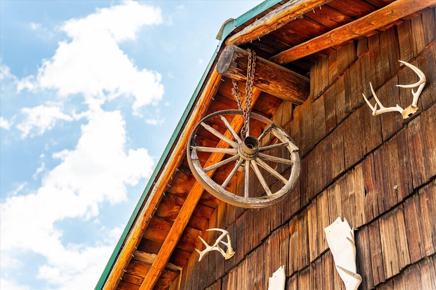 More Photos Of 7000 Graves Creek Rd, Lolo Bar For Sale