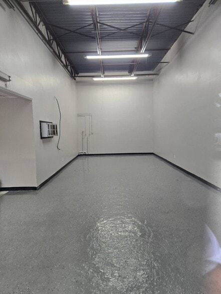 More Photos Of 6401 N Tryon St, Charlotte Auto Repair For Lease