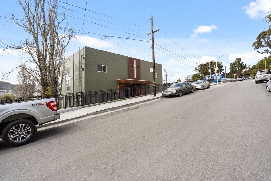 More Photos Of 1221 Oakdale Ave, San Francisco Religious Facility For Sale