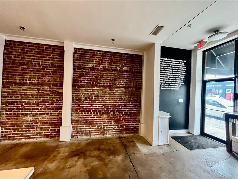 More Photos Of 1700-1712 N Main St, Jacksonville Storefront Retail Residential For Lease