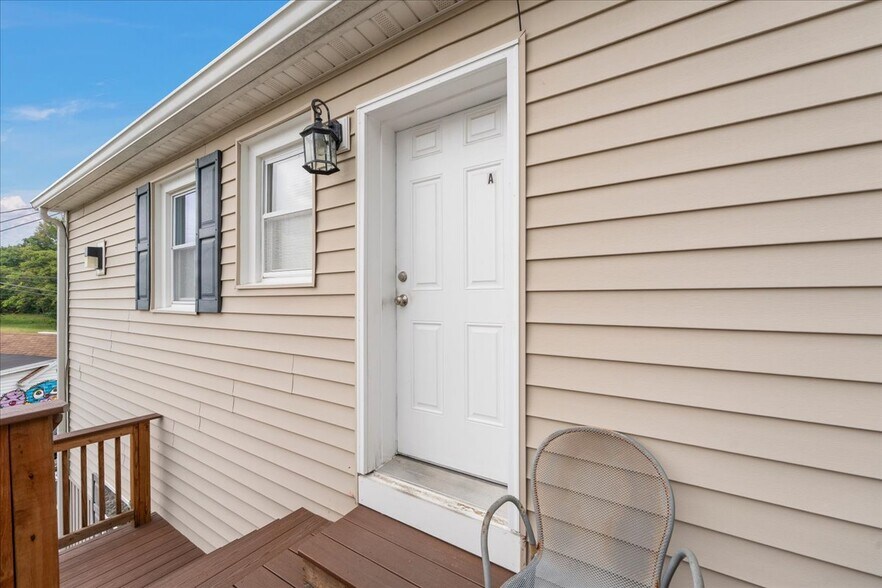 More Photos Of 1911 Dixon St, Fredericksburg Freestanding For Sale
