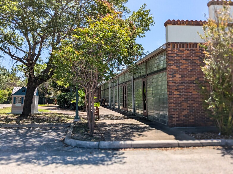 More Photos Of 419 E Magnolia Ave, San Antonio Office For Sale