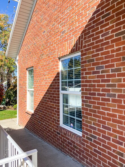 More Photos Of 327 W Gordon Ave, Layton Office For Lease