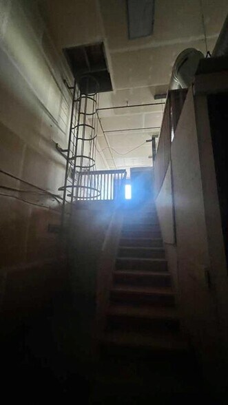 More Photos Of 5150 47th St NE, Calgary Auto Repair For Sale