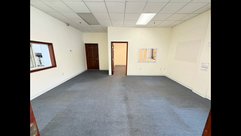 Primary Photo Of 1-37 Rockland Park Ave, Tappan Service For Lease