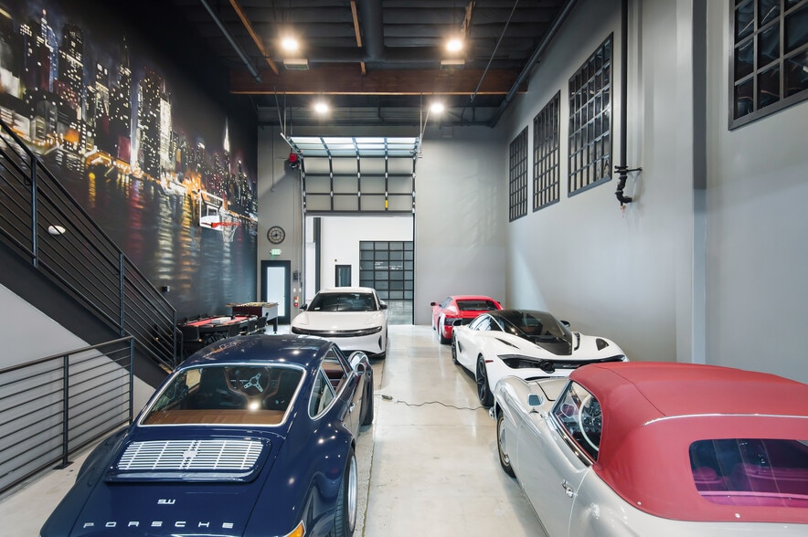 More Photos Of 3080 Airway Ave, Costa Mesa Showroom For Sale