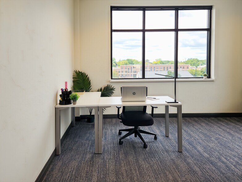 More Photos Of 444 Reid St, De Pere Coworking Space