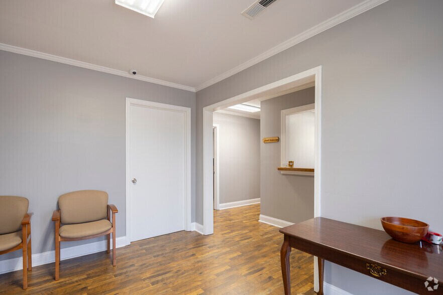 More Photos Of 847 W Main St, Lake City Warehouse For Lease