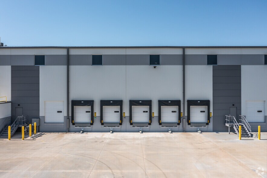 More Photos Of 6099 Global Dr, Memphis Distribution For Lease