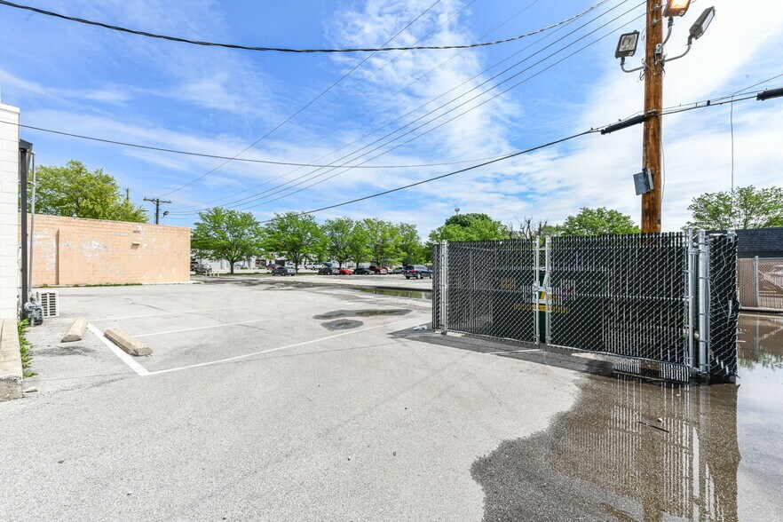 More Photos Of 5527 N Keystone Ave, Indianapolis Restaurant For Sale