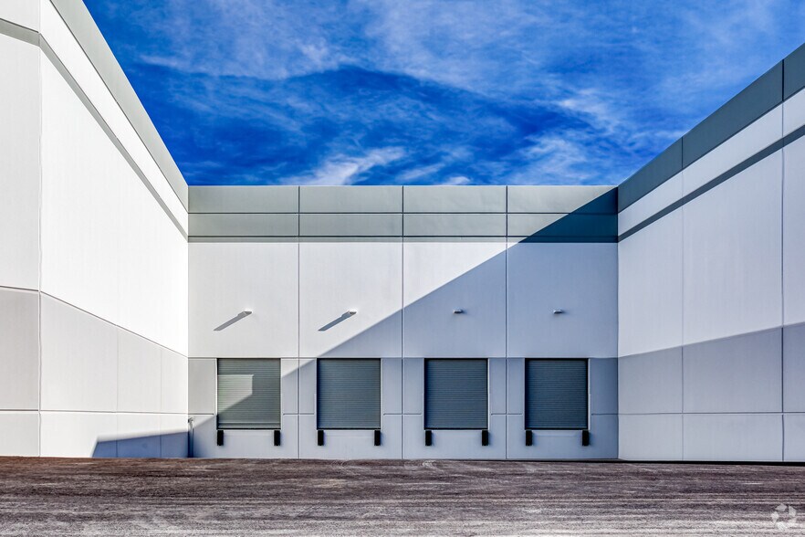 More Photos Of 915 E Dale Ave, Henderson Warehouse For Sale