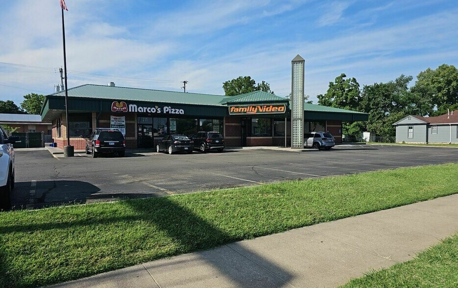 More Photos Of 215 W 6th St, Junction City Freestanding For Lease